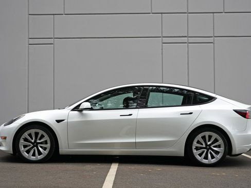 Used 2022 Tesla Model 3 Long Range AWD/4WD image 9