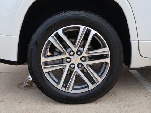 Used 2023 Chevrolet Traverse High Country image 32