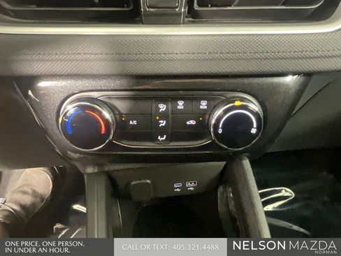 Used 2024 Chevrolet TrailBlazer LT w/ Driver Confidence Package FWD image 35