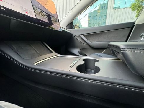Used 2025 Tesla Model Y Long Range RWD image 31