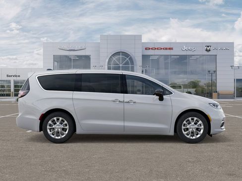 New 2026 Chrysler Pacifica Select AWD/4WD image 22