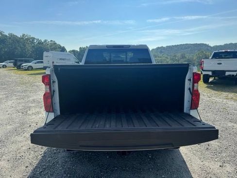 Used 2023 Chevrolet Silverado 1500 LT AWD/4WD image 7
