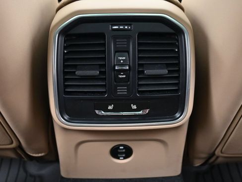 Certified 2023 Porsche Macan S AWD/4WD image 8