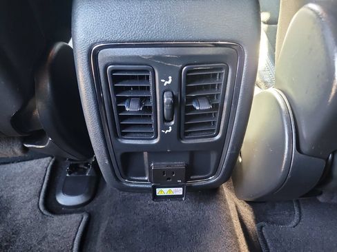 Used 2018 Jeep Grand Cherokee Altitude AWD/4WD image 16