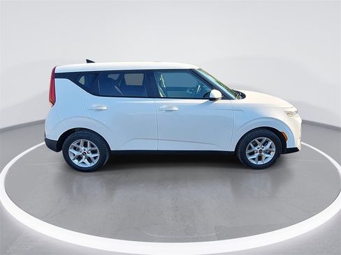 Used 2022 Kia Soul LX w/ Technology Package image 9