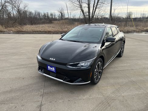 Used 2022 Kia EV6 Wind w/ Wind Technology Package image 4