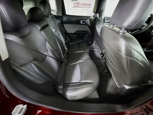 Used 2022 Jeep Compass Latitude image 29