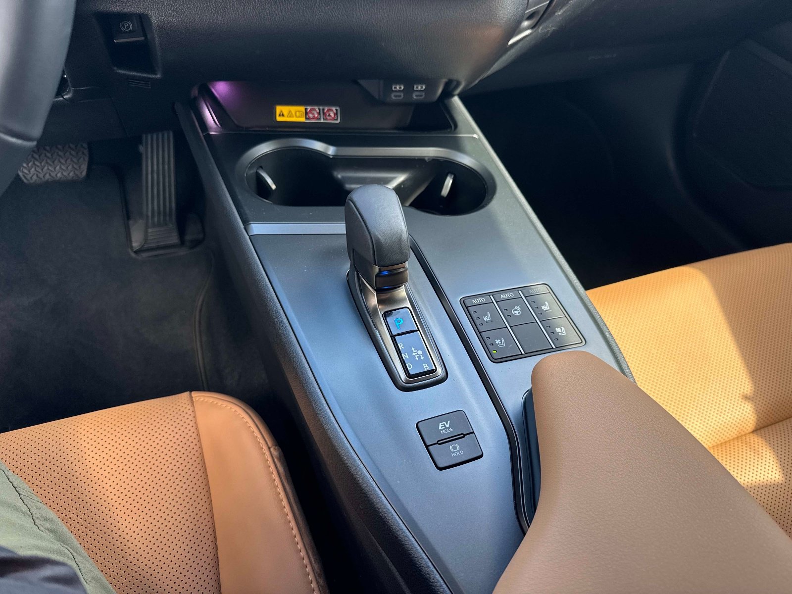 Used 2026 Lexus UX 300h FWD w/ Accessory Package (Z1) image 27