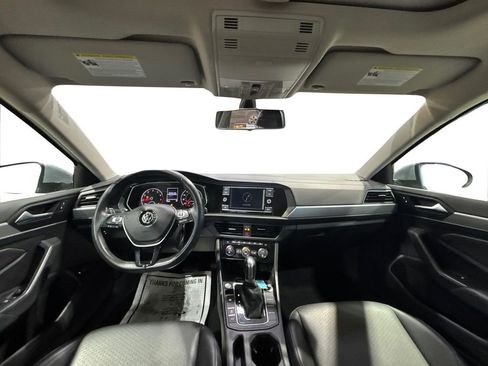 Used 2019 Volkswagen Jetta SE w/ Cold Weather Package image 17