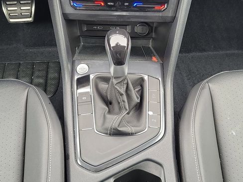 Used 2022 Volkswagen Tiguan SE R-Line image 22