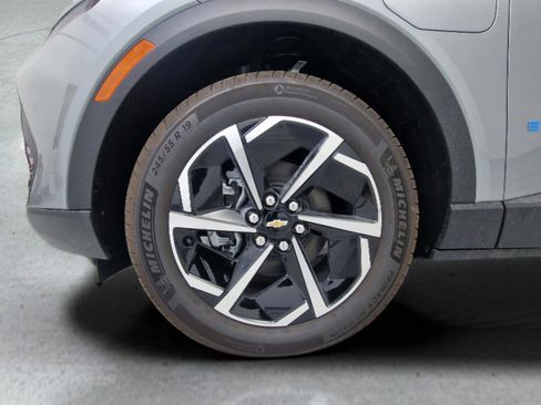 New 2026 Chevrolet Equinox EV LT image 29