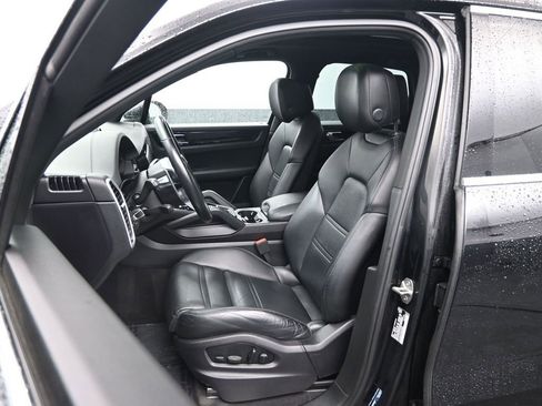 Used 2022 Porsche Cayenne image 22