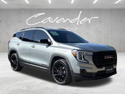 Used 2023 GMC Terrain SLT w/ Tech Package FWD image 2