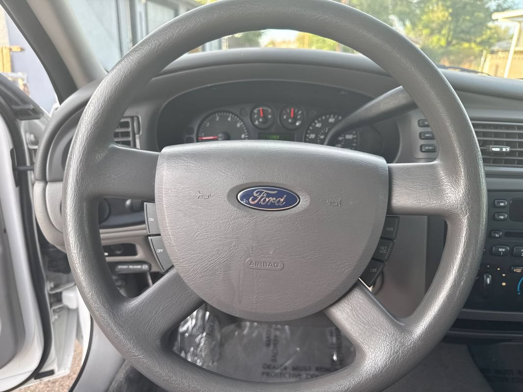 Used 2005 Ford Taurus SE FWD image 24