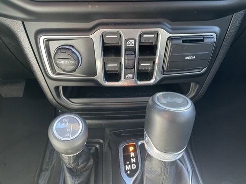 Used 2023 Jeep Wrangler Unlimited Sahara image 24