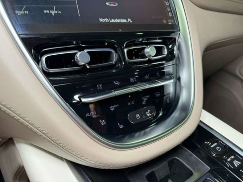 Used 2021 Aston Martin DBX image 27