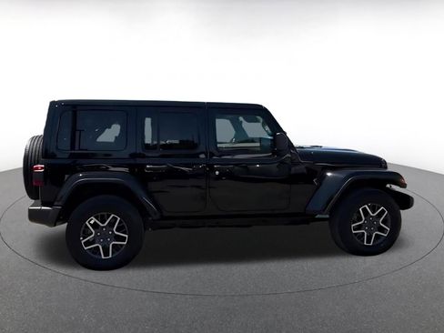 Used 2025 Jeep Wrangler Unlimited Sahara AWD/4WD image 15