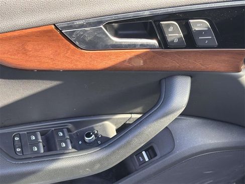 Used 2023 Audi A4 2.0T Premium w/ Convenience Package image 9