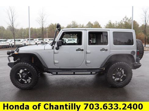 Used 2013 Jeep Wrangler Unlimited Sahara w/ Connectivity Group image 4