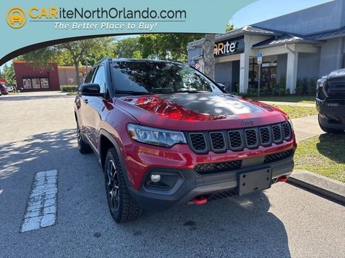 Used 2025 Jeep Compass Trailhawk AWD/4WD image 1