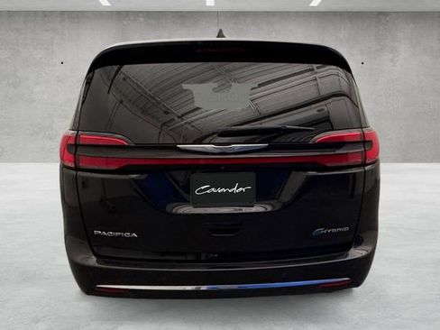 Used 2022 Chrysler Pacifica Touring-L w/ Uconnect Theater Family Group image 15