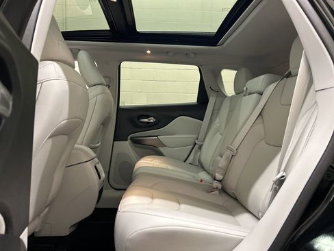 Used 2022 Jeep Cherokee Latitude Lux w/ Sun & Sound Group image 8