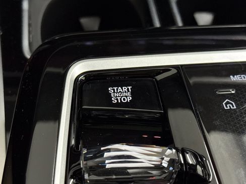 New 2026 BMW 740i w/ Premium Package image 17