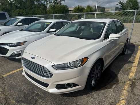 Used 2016 Ford Fusion Titanium FWD image 2