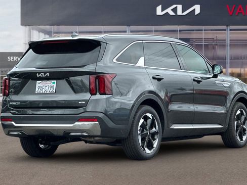 Certified 2026 Kia Sorento EX AWD/4WD image 4