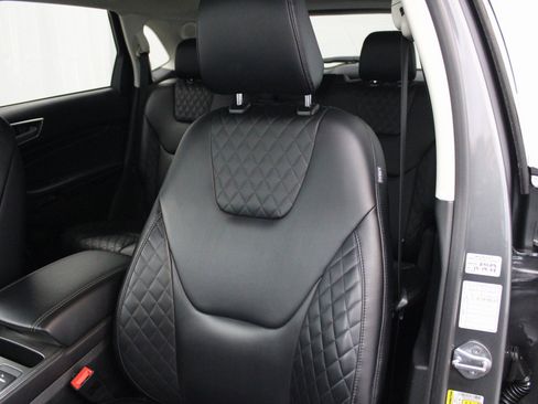 Used 2024 Ford Edge Titanium image 19