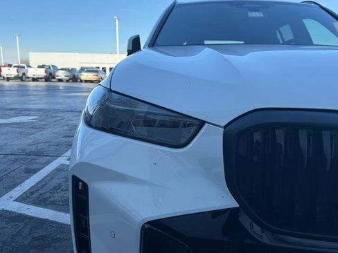 Used 2024 BMW X5 xDrive40i w/ M Sport Package image 3