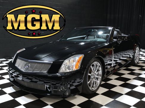 Used 2009 Cadillac XLR V RWD image 1
