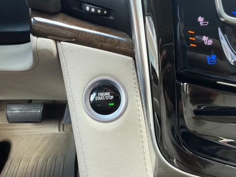 Used 2019 Cadillac Escalade ESV Luxury AWD/4WD image 28
