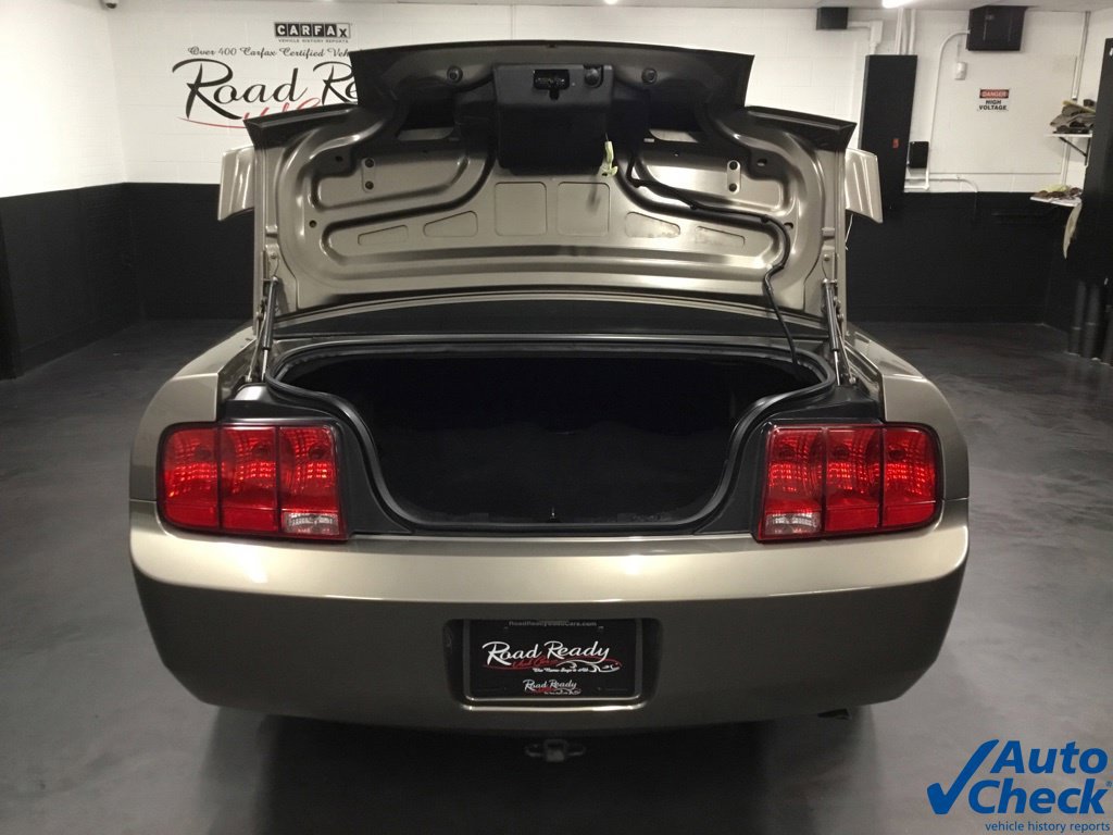 Used 2005 Ford Mustang Premium RWD image 12