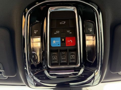 Used 2023 Jeep Grand Cherokee Overland w/ Luxury Tech Group IV image 31