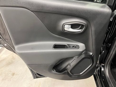 Used 2023 Jeep Renegade Latitude AWD/4WD image 12