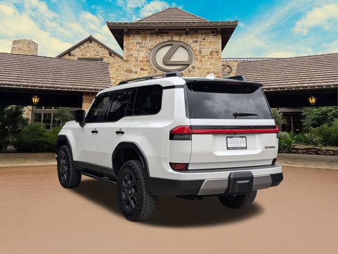 Used 2025 Lexus GX 550 AWD/4WD image 3