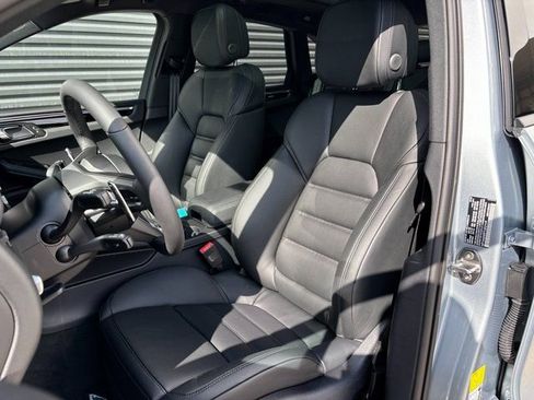 Certified 2026 Porsche Macan image 5