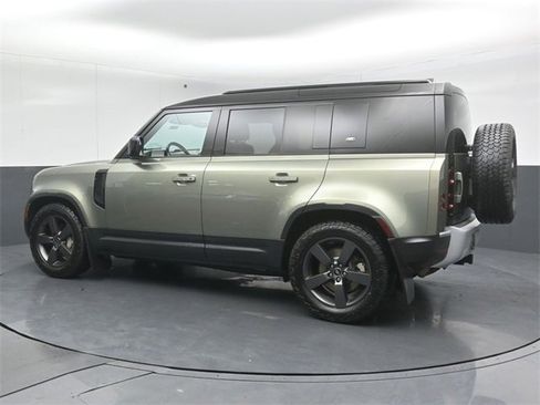 Used 2022 Land Rover Defender 110 SE image 3