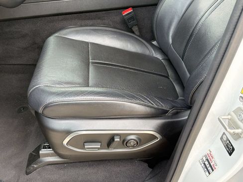 Used 2024 Jeep Wagoneer L Series II w/ Flexible Seating Group RWD image 15