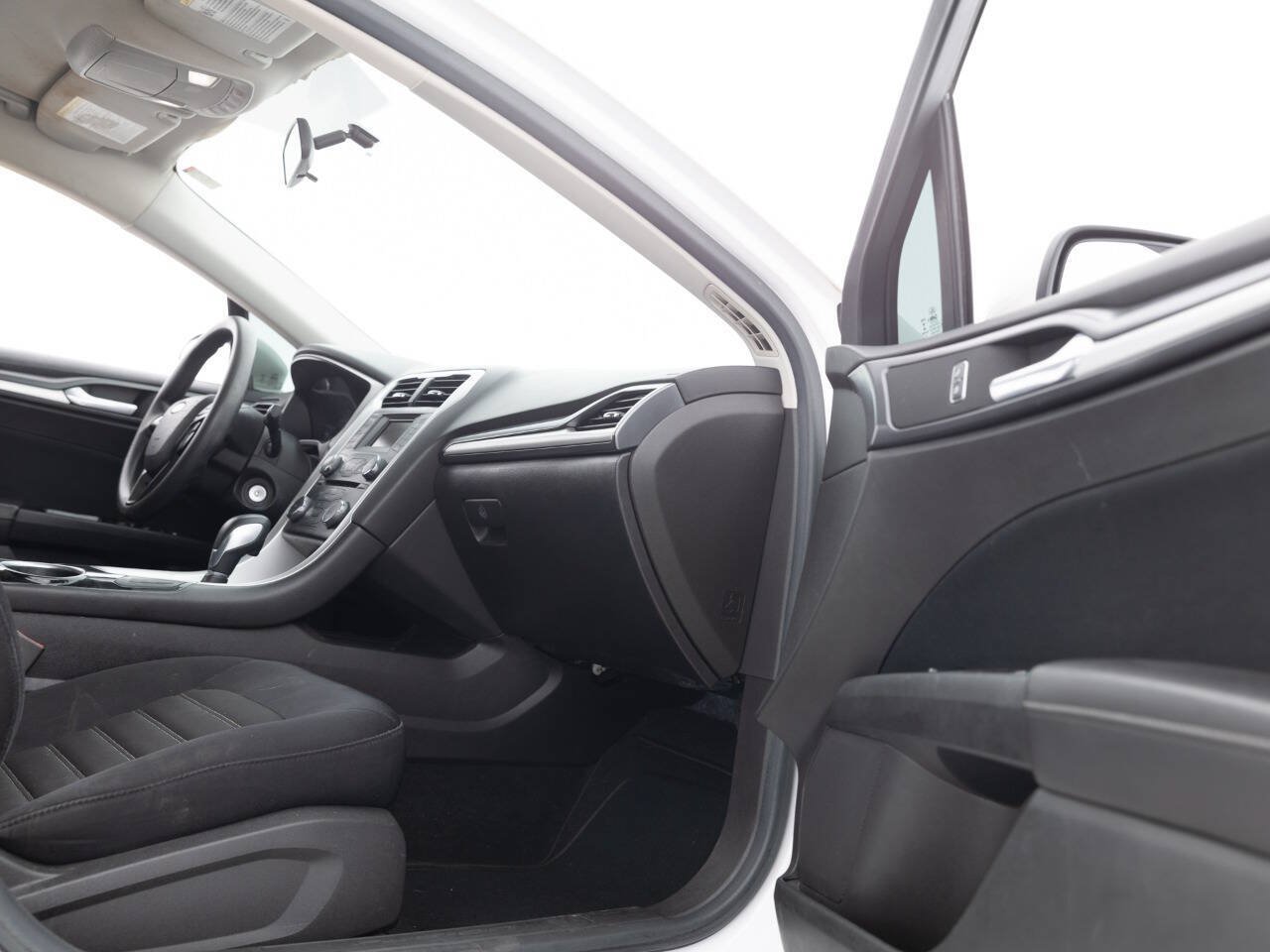 Used 2014 Ford Fusion SE FWD image 28