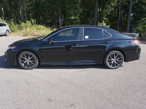 Used 2023 Toyota Camry SE FWD image 19