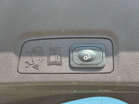 Used 2017 Lincoln MKC Select w/ Select Plus Package AWD/4WD image 34