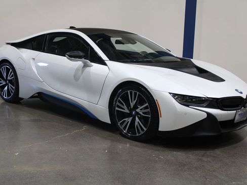 Used 2017 BMW i8 AWD/4WD image 2
