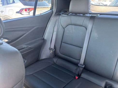 Used 2025 Buick Envista Sport Touring image 38