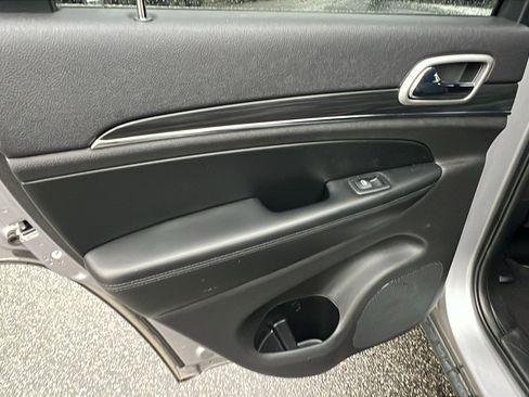 Used 2019 Jeep Grand Cherokee Limited image 24