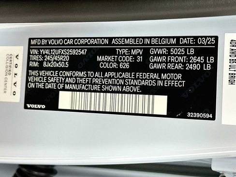 Used 2025 Volvo XC40 B5 Ultra w/ Climate Package image 30