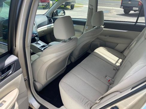 Used 2010 Subaru Outback 2.5i Premium AWD/4WD image 16