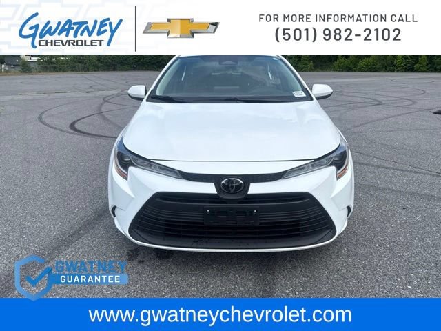 Used 2024 Toyota Corolla LE FWD image 2
