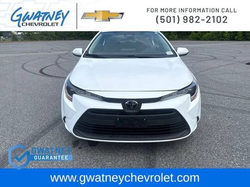 Used 2024 Toyota Corolla LE FWD image 2